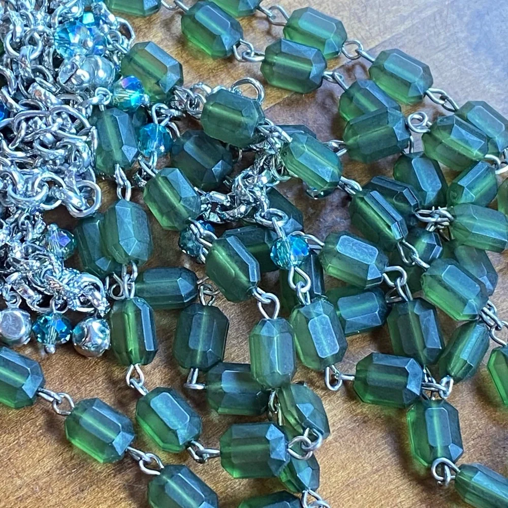 Gorgeous acrylic green & AB rhinestone Festooned chain Statement necklace. - Picture 8 of 12